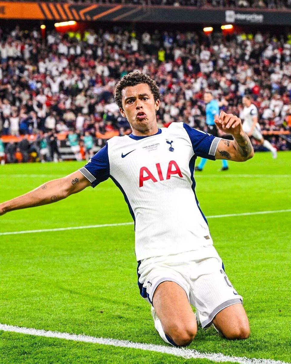 热刺客场小胜布伦特福德，孙兴慜完成制胜(英超孙兴慜百球+助攻 凯恩传射 热刺30胜利兹联)