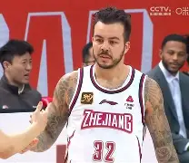 包含广东宏远CBA战胜浙江稠州金租周琦篮下强攻的词条